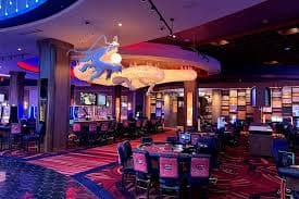 Dealer profesional masehi 4d memandu sesi Free Bet Blackjack dari studio live